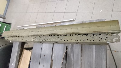 DSC_4565.JPG (130.36 KiB) 178683 mal betrachtet Seitenschwelle von Unten..